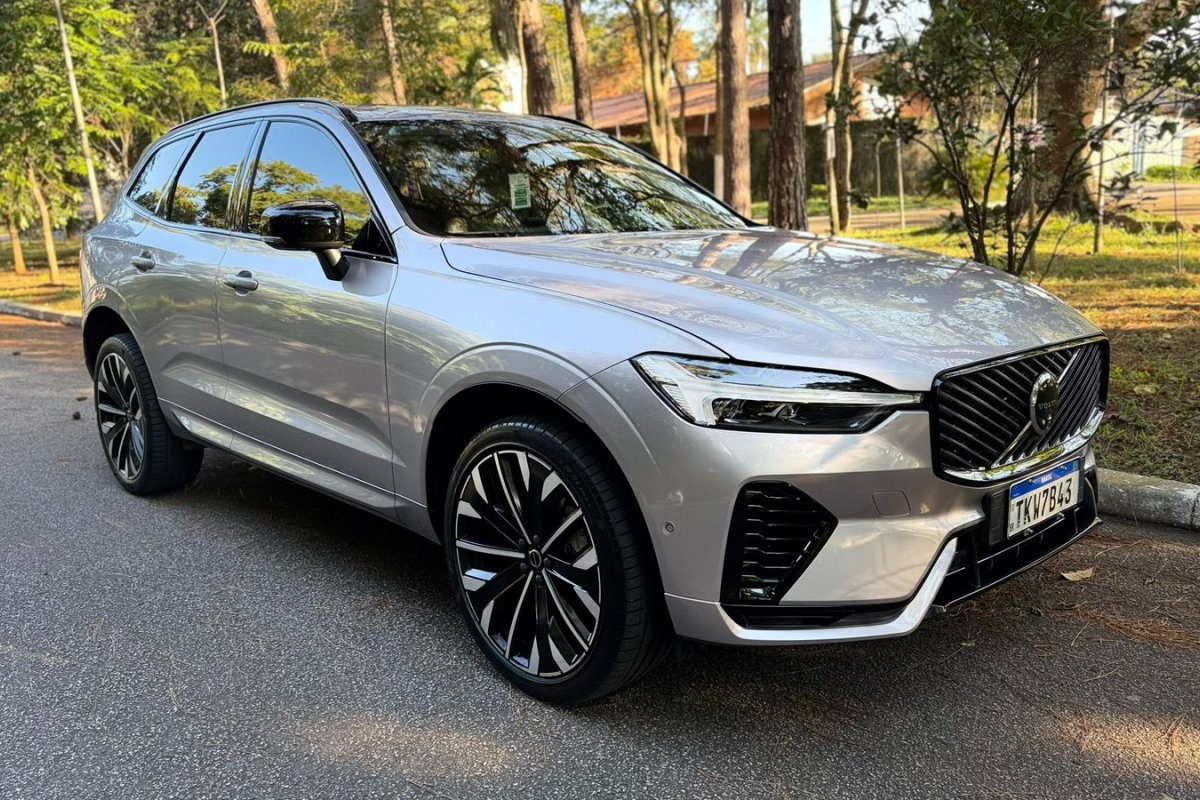 Volvo XC60 2026: Farol da Bahia testa luxuoso SUV híbrido plugin