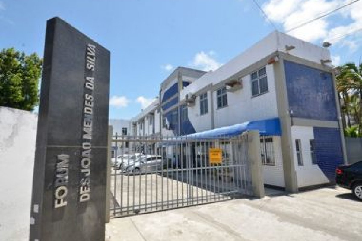 Advogada diz que tem coronavírus e causa pânico no Juizado de Lauro de Freitas