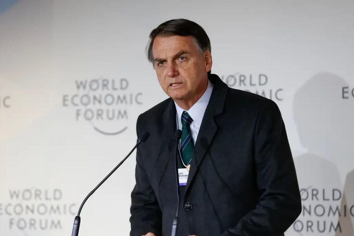 Após determinação do STF, Exército diz que não mantém sob custódia armas de Bolsonaro