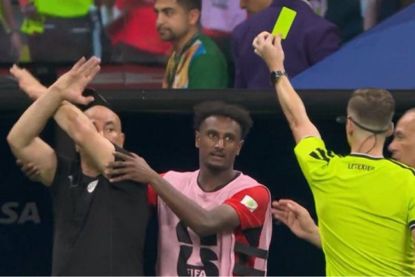 [Vídeo: treinador do Egito denuncia arbitragem à Fifa após eliminação para Argentina: 