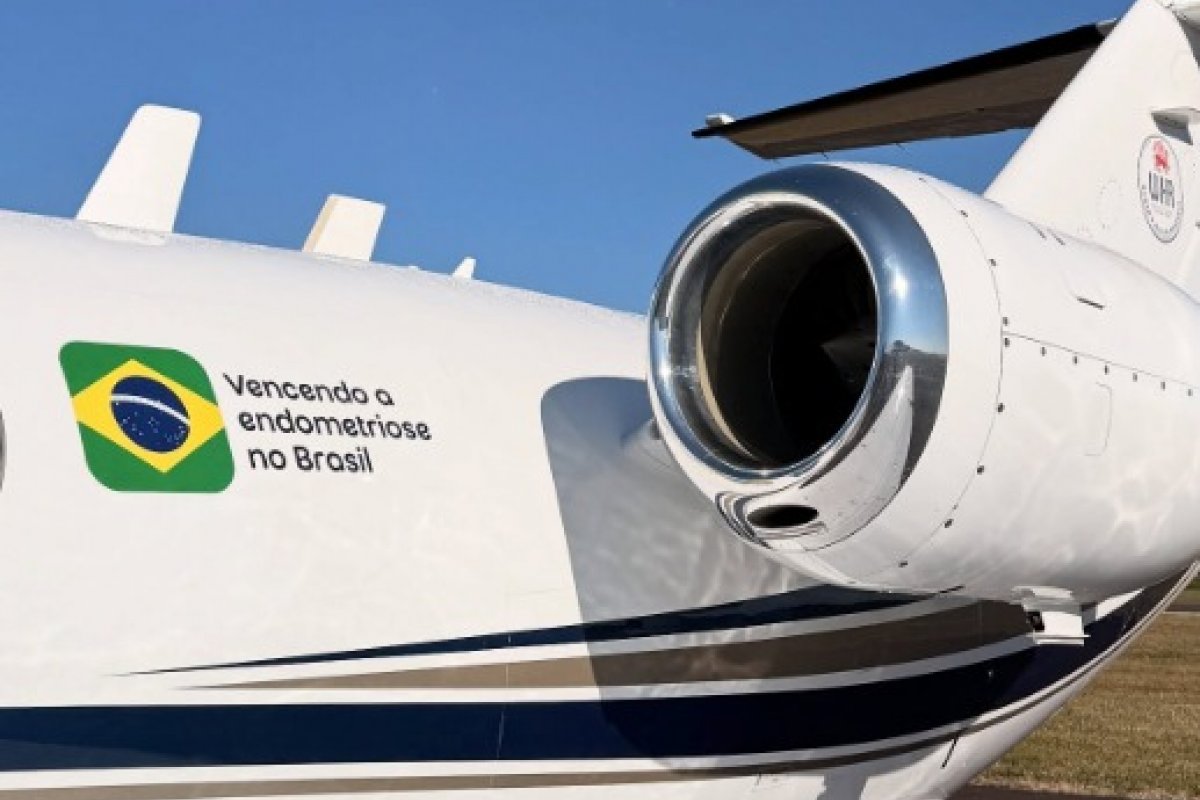 Médico brasiliseiro cruza o país em avião para levar tratamento e conhecimento sobre endometriose!