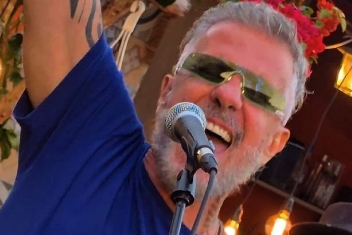 Celebrando 15 anos de carreira solo, Tuca Fernandes lança “Banho de Sal”!
