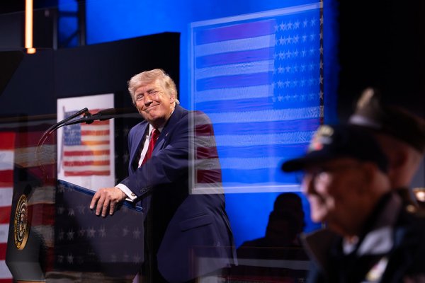 [Vídeo: Trump comete gafe ao trocar os nomes de países e de chefes de Estado durante coletiva]