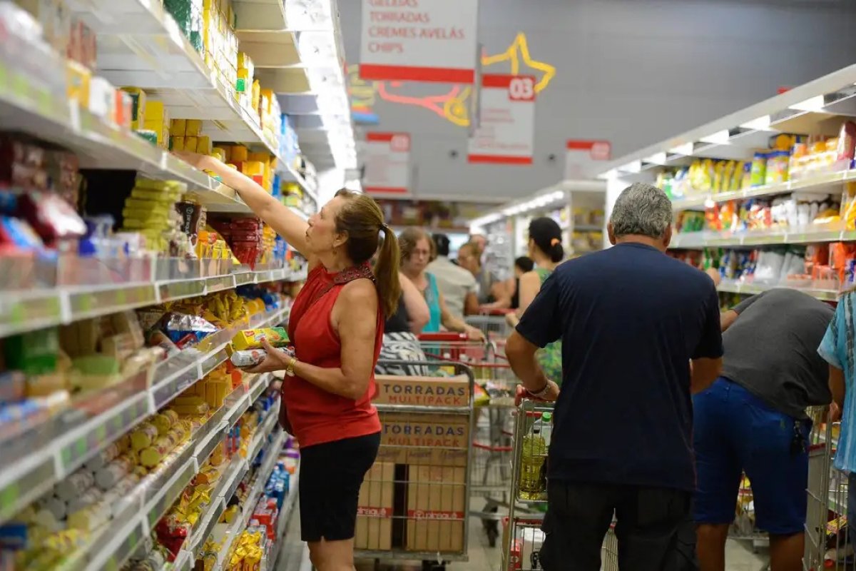 Cesta básica fica mais cara em 17 capitais brasileiras em junho
