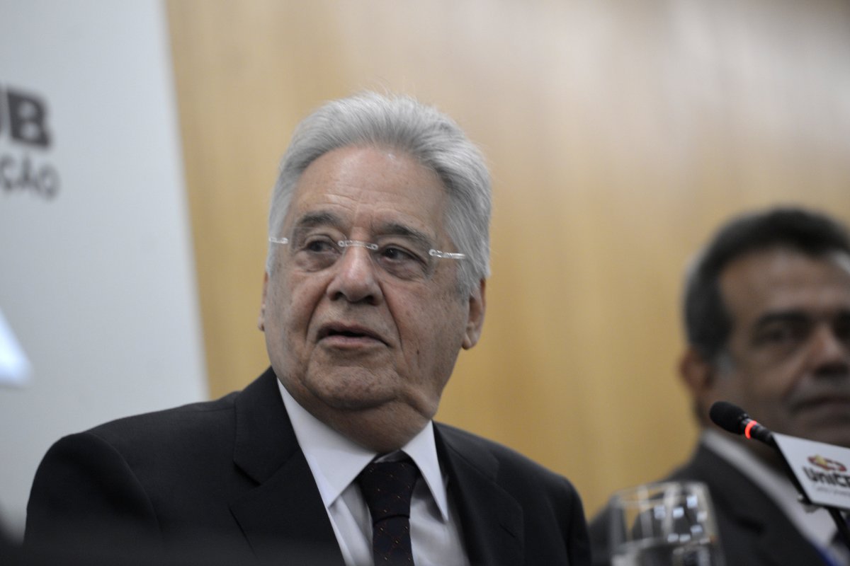 Ex-presidente FHC erra no português e é criticado na internet