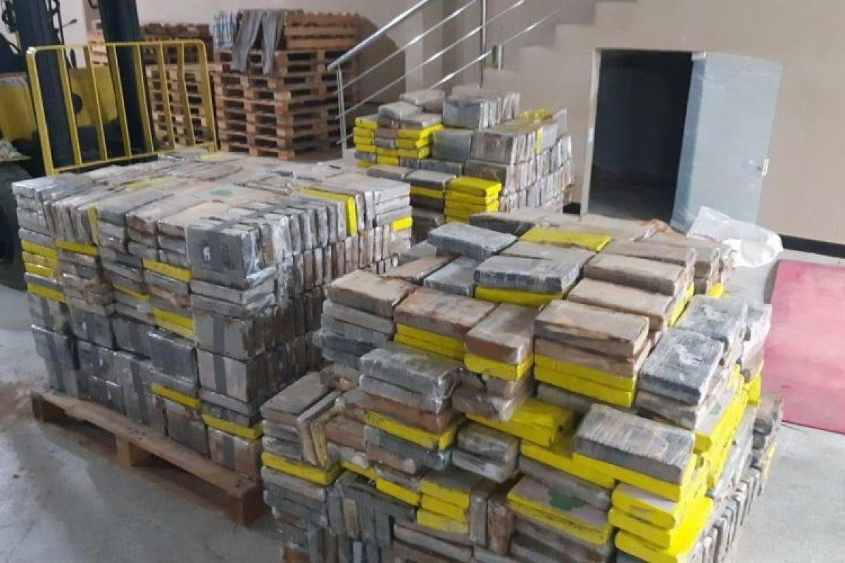 Polícias Federal e Militar apreendem quase duas toneladas de cocaína em Camaçari