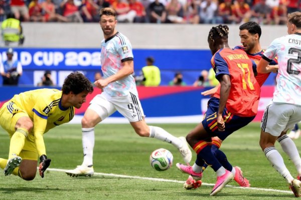 [Espanha sofre o 1º gol na Copa, mas classifica para a semifinal ao balançar as redes nos minutos finais]