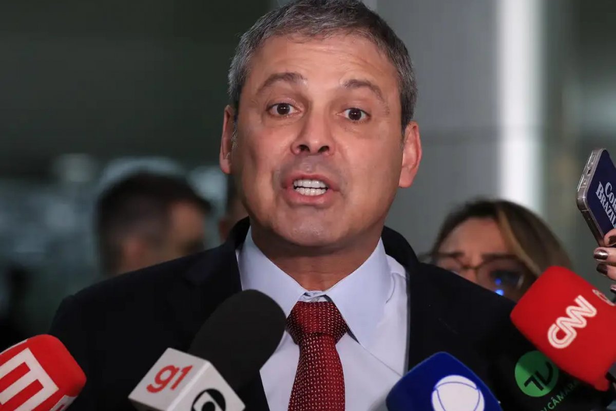 Deputado do PT diz que Bolsonaro descumpriu medidas cautelares e pede revogação da prisão domiciliar