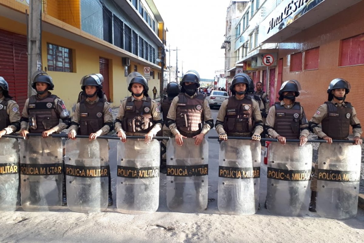 Policia contém guerra de espadas em Senhor do Bonfim