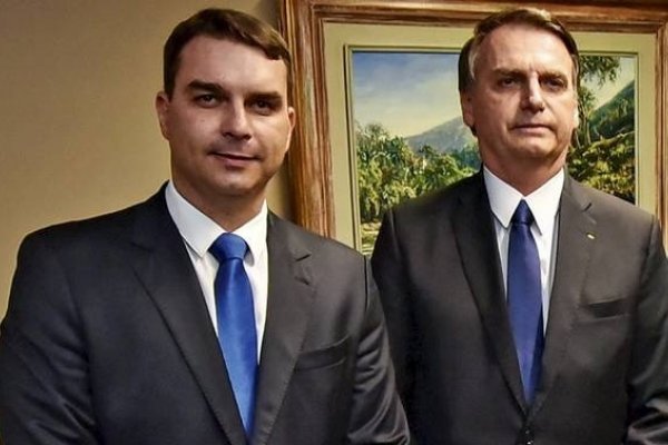 [Defesa de Bolsonaro atuará como intermediária entre ex-presidente e Flávio durante campanha eleitoral]