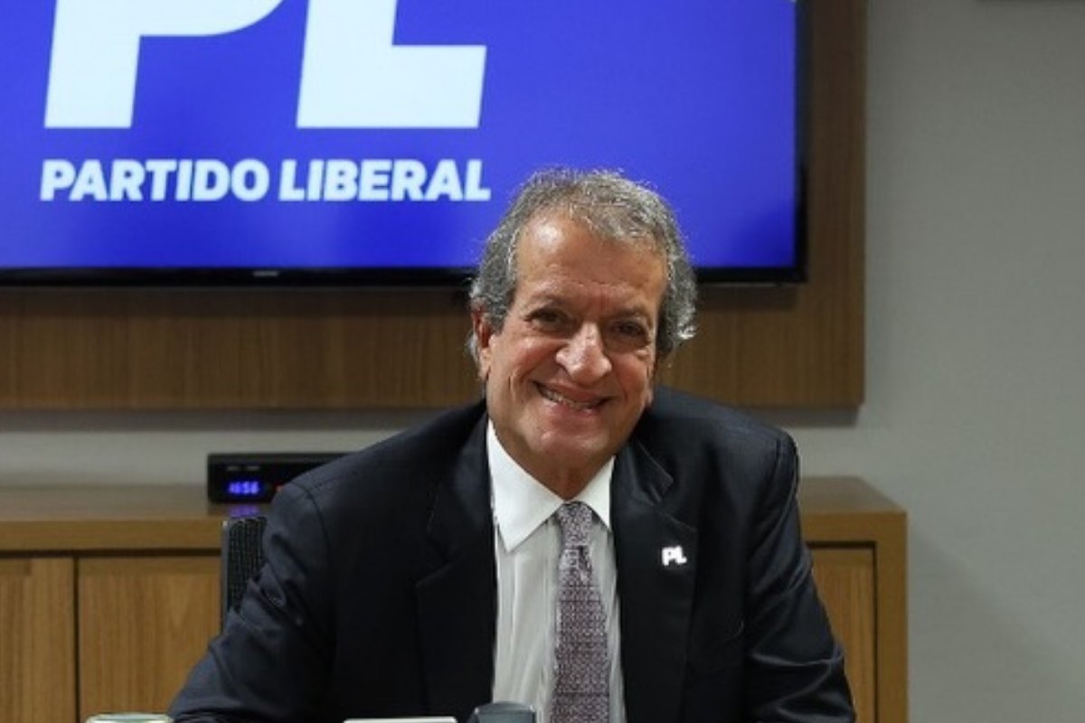 Valdemar Costa Neto utilizou recursos de emendas para financiar show de dupla sertaneja no interior de SP