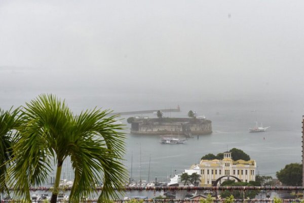 [Frente fria chega a Salvador e aumenta chances de chuva até 95%, diz Codesal]