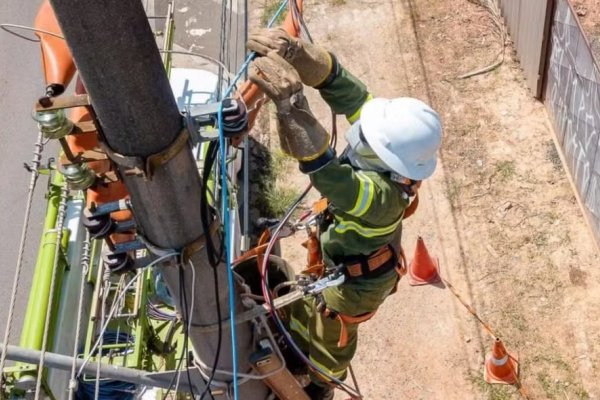 [Mais de 640 toneladas de cabos irregulares de telefonia e internet na Bahia são retirados no 1º semestre]