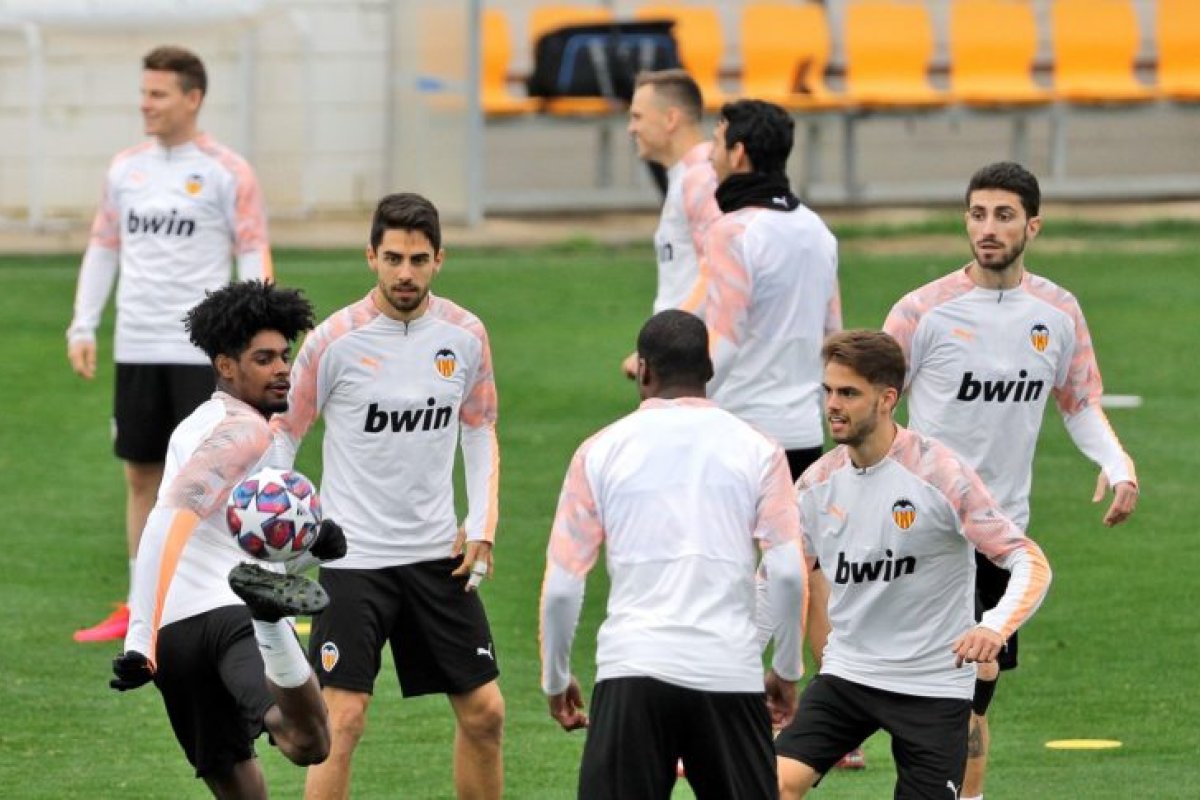 Garay, Mangala e outros dois participantes do Valência estão infectados pelo coronavírus