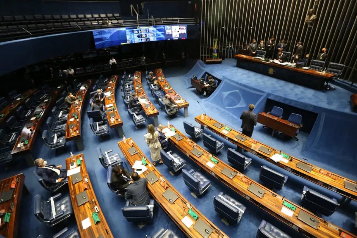 Senado pode votar aposentadoria especial  para agentes de saúde nesta terça-feira (14)