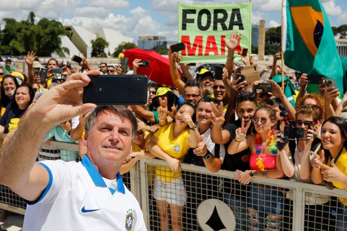 PDT pede que Justiça decrete quarentena compulsória de Bolsonaro