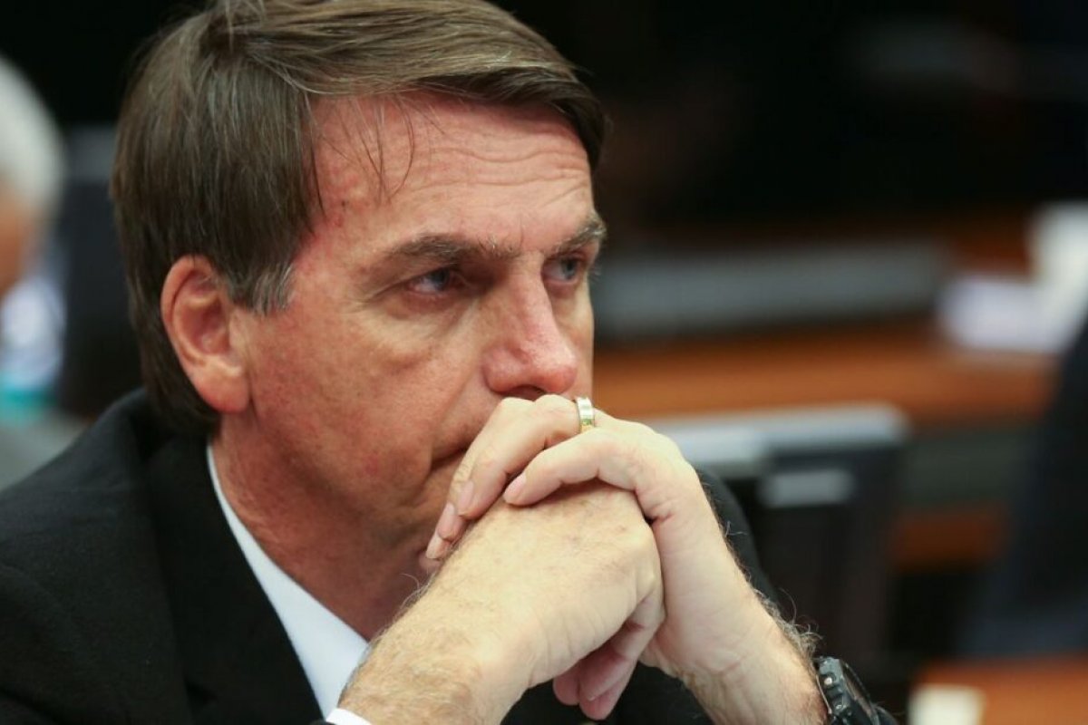Bolsonaro tem até esta quarta (15) para explicar ao STF carta lida por Flávio nas redes sociais 
