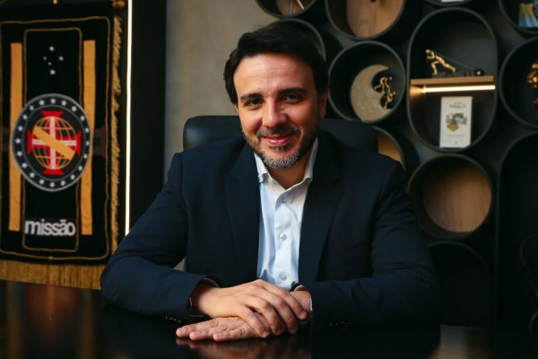 [Renan Santos critica levantamento do instituto Quest: 'Não é sério']