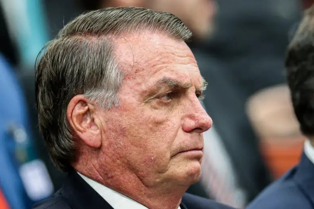 Jair Bolsonaro diz ao STF que não sabia que Flávio publicaria carta nas redes