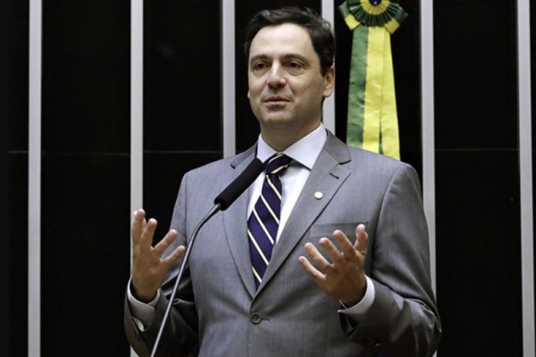 [Presidente da Comissão de Relações Exteriores culpa governo Lula por tarifaço e critica condução diplomática]