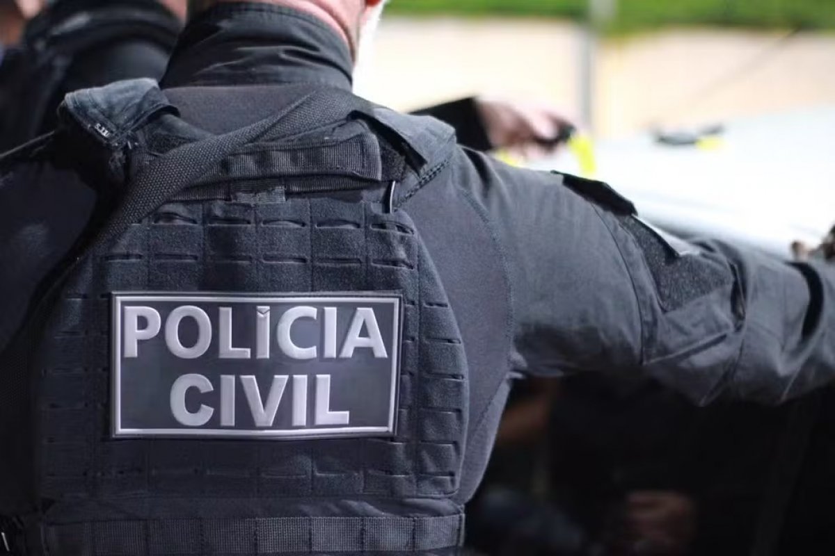 Polícia prende dois suspeitos de tráfico que comandavam crime à distância na Bahia