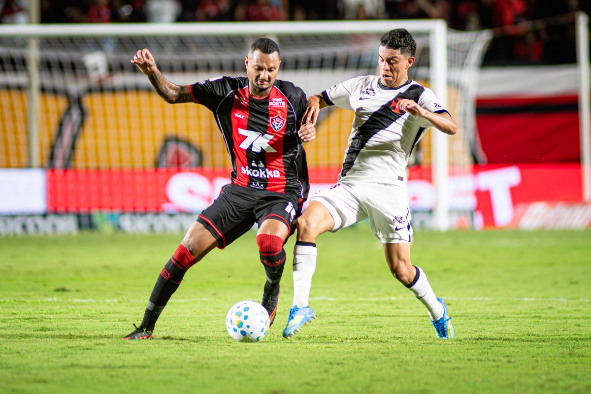 (NÃO MEXER) Vitória vence Vasco no Barradão e se distancia da zona de rebaixamento 