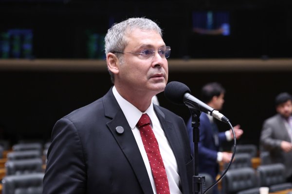 [Lindbergh destinou R$ 1,7 milhão em emendas para cooperativas do MST no Paraná, diz coluna]