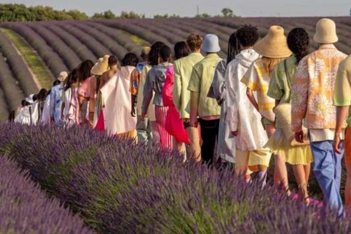 O desfile de verão 2020 da Jacquemus teve o cenário mais lindo que você vai ver hoje