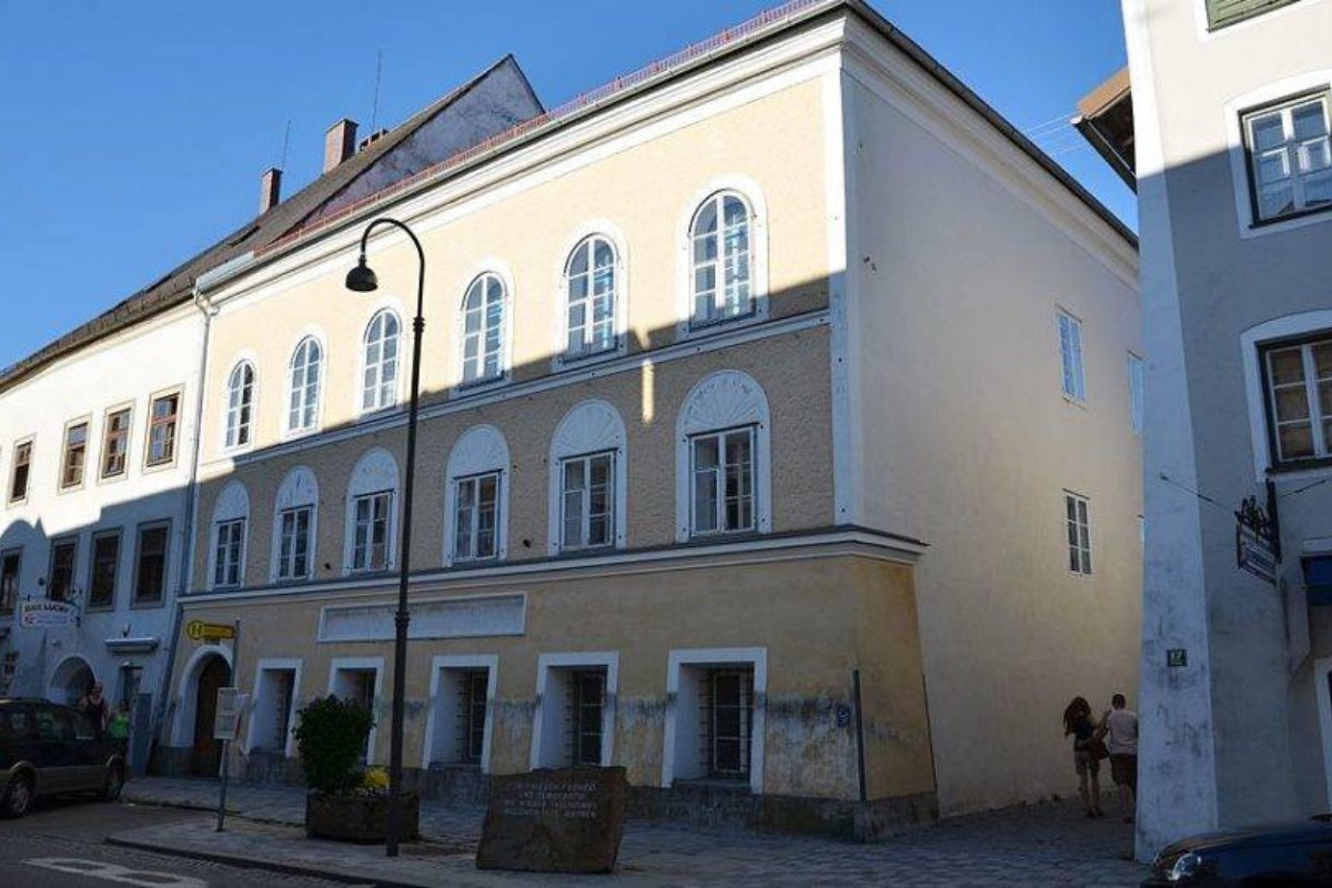 Casa de Hitler na Áustria vira delegacia para evitar peregrinação de grupos neonazistas