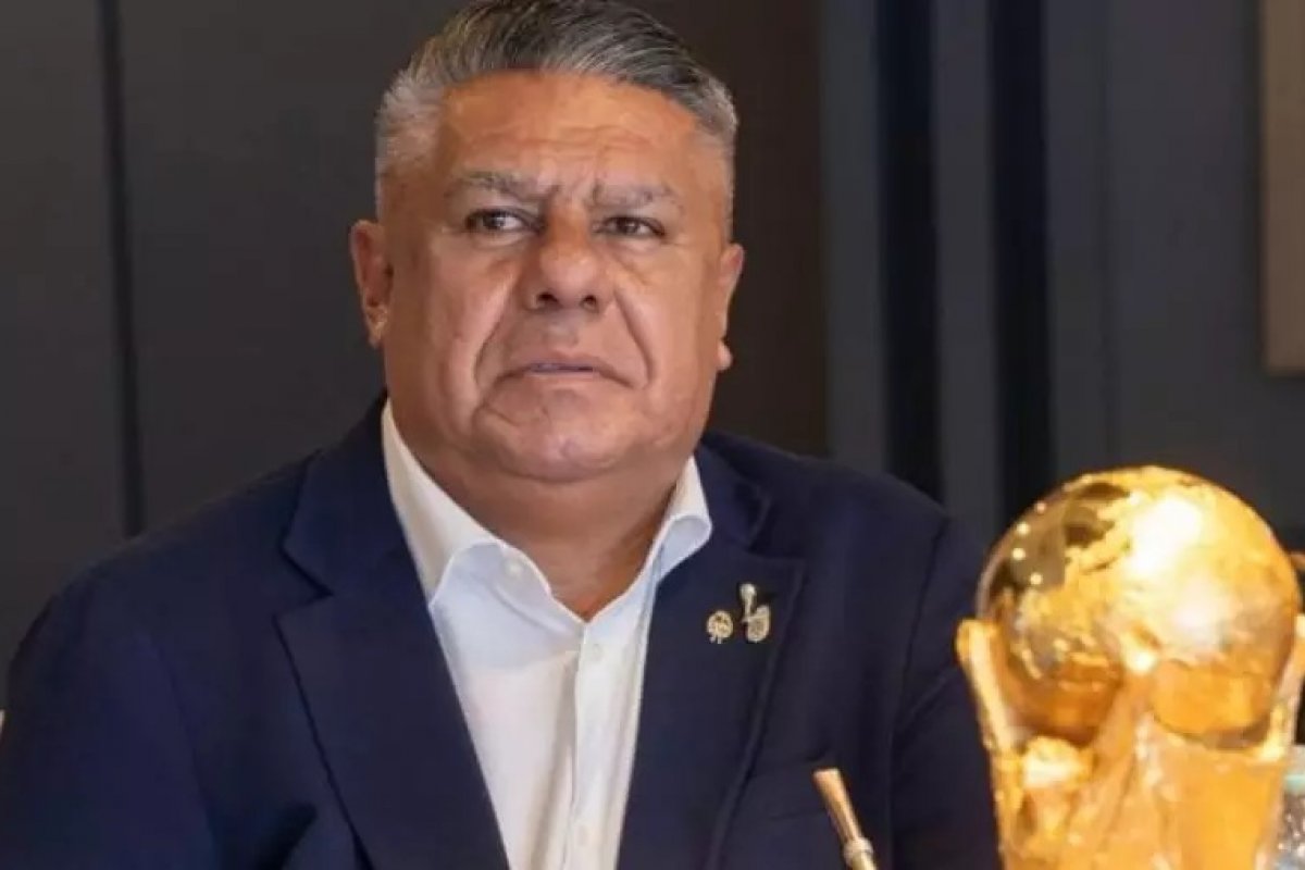 FBI confisca celulares de presidente e membros da Associação de Futebol Argentino, diz jornal