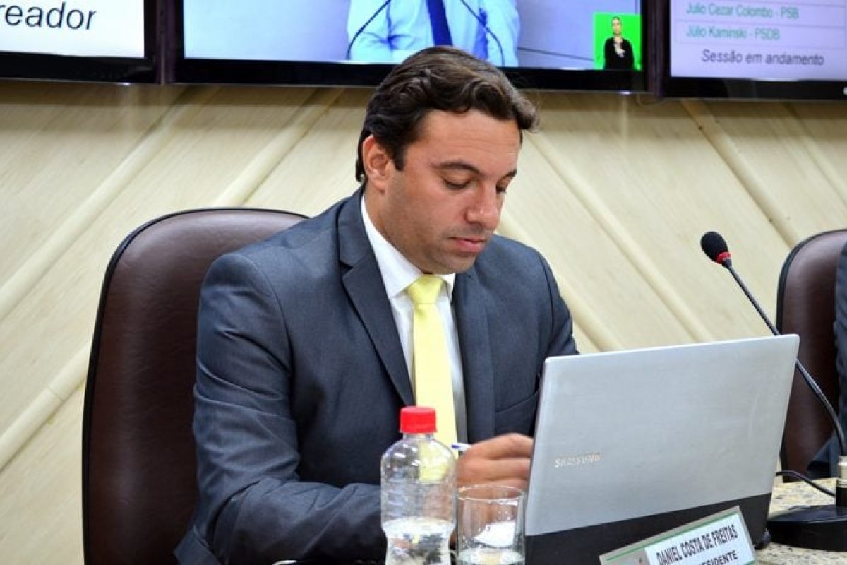 Deputado que teve contato com Fábio Wajngarten está com COVID-19