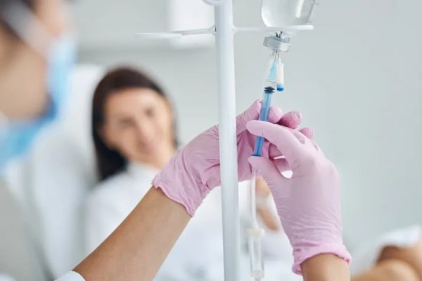 [Soroterapia: Anvisa alerta para riscos de injeções de vitaminas vendidas na internet]