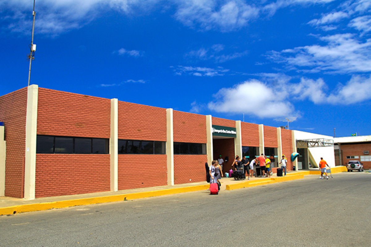Governo de Pernambuco fecha aeroporto em Fernando de Noronha