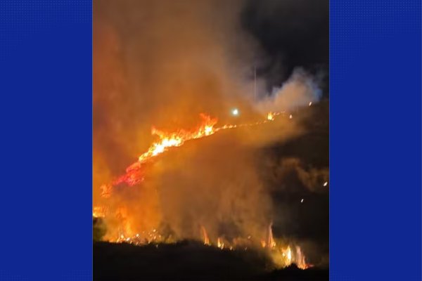 [Vídeo: fogos de artificio em chá revelação causam incêndio no interior da Bahia ]