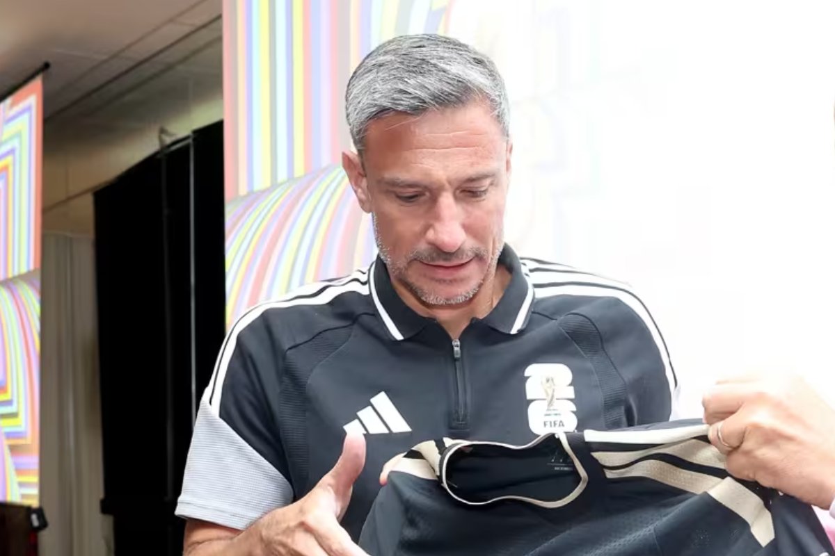 Árbitro da final da Copa do Mundo anuncia aposentadoria aos 46 anos