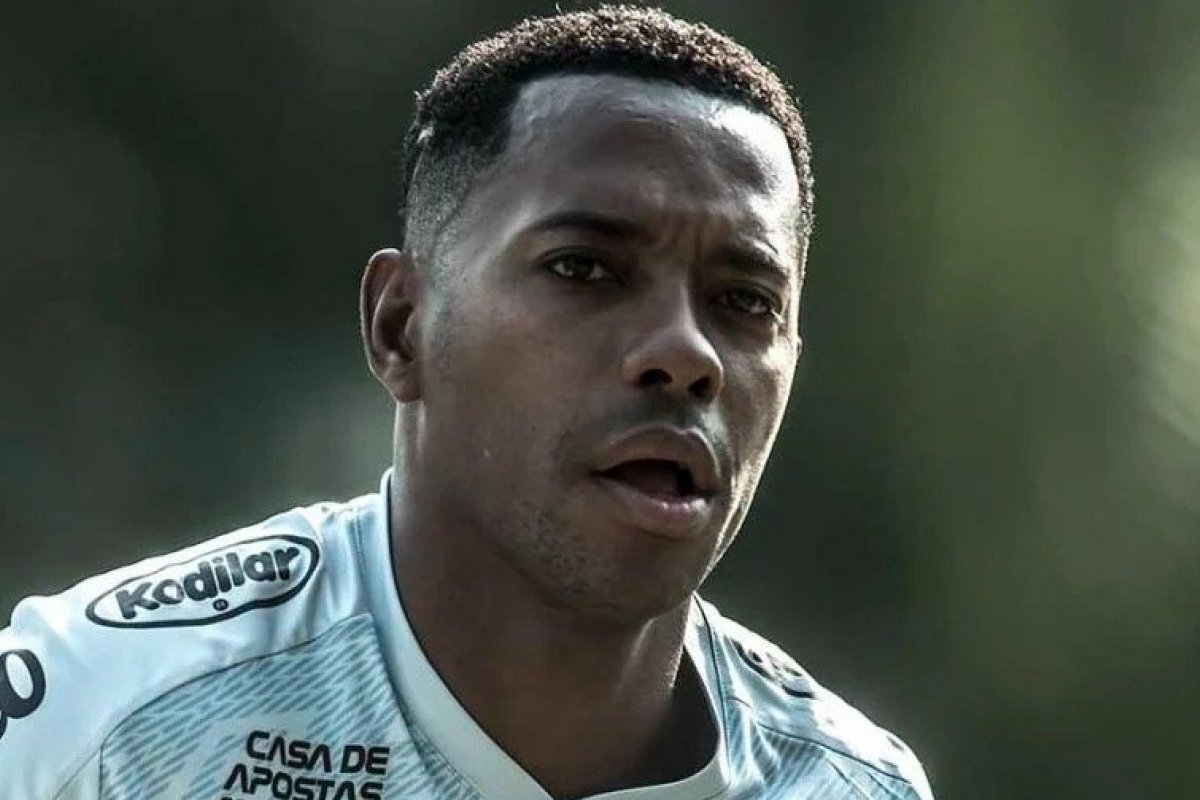 STJ rejeita recurso de Robinho e mantém execução de pena por estupro no Brasil