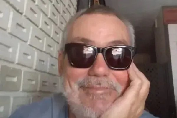 [Morre aos 64 anos o jornalista João Saldanha]