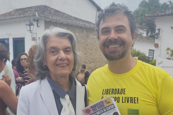 [Com a presença da ministra Cármen Lúcia, o movimento 6 Direitos, 1 Sentido lança seu manifesto oficial na Flip! ]