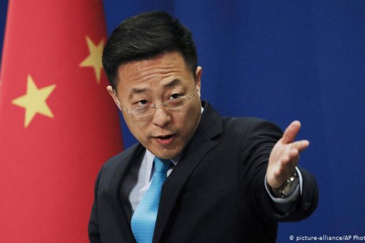China anuncia que vai expulsar jornalistas de três veículos dos EUA