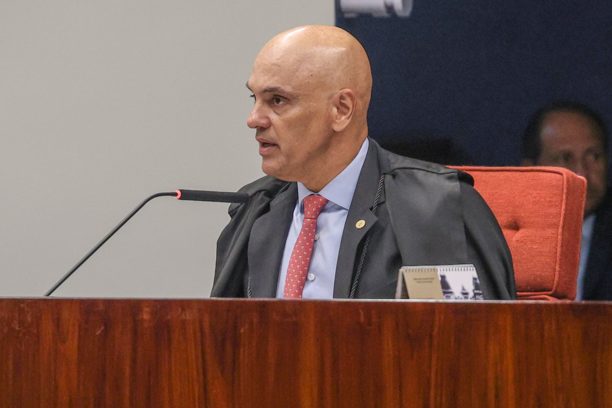 Para 59%, Moraes agiu mal ao proibir visita de Flávio a Jair Bolsonaro, diz Datafolha