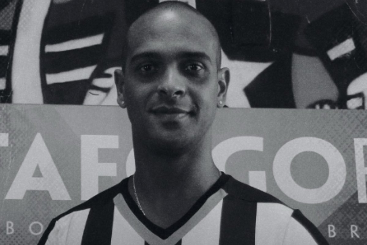 Ex-Botafogo, Tássio Maia morre após desabamento de muro durante ventania no Rio Ex-Botafogo, Tássio Maia morre após desabamento de muro durante ventania no Rio