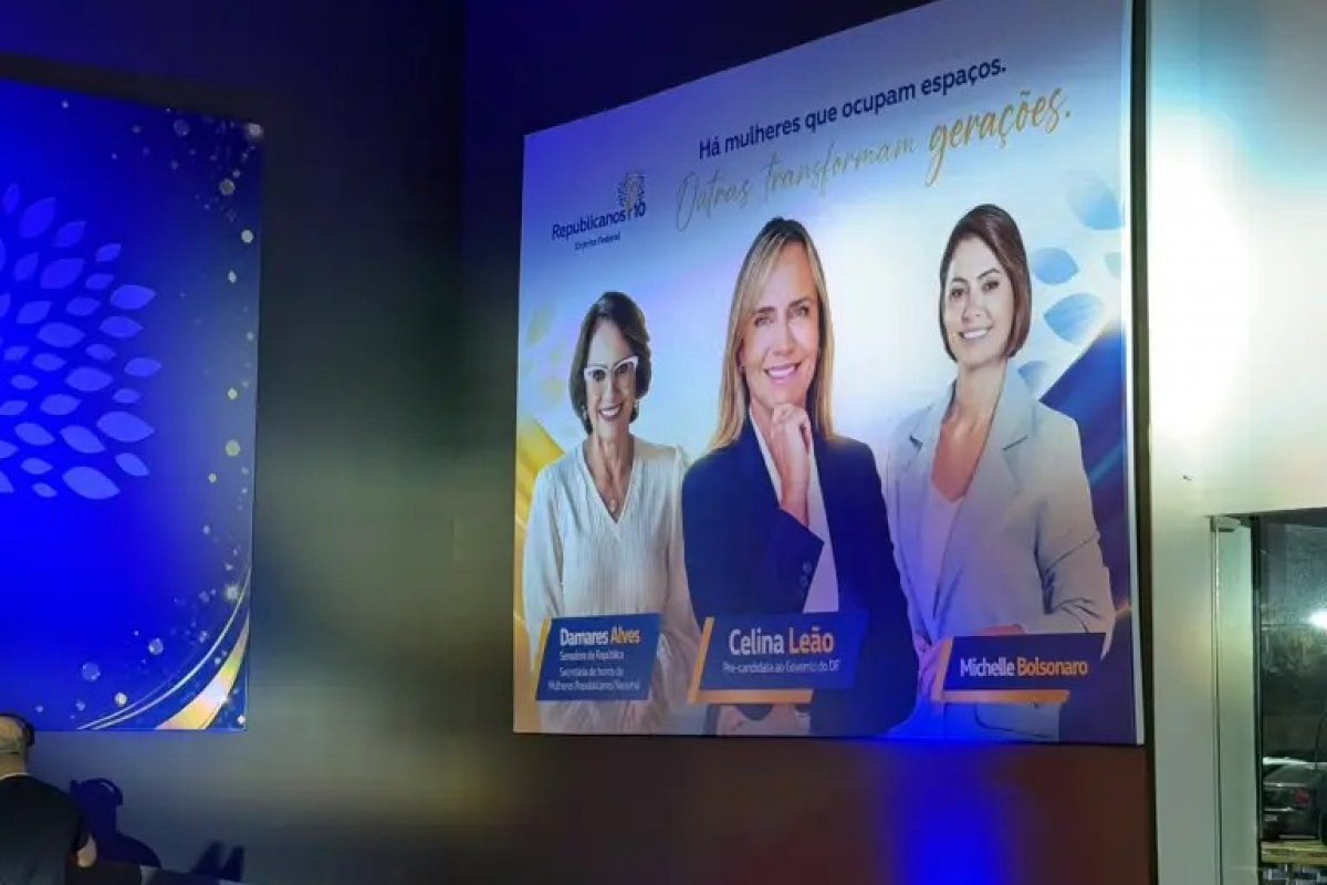 Sem confirmar candidatura, Michelle Bolsonaro aparece em banner do Republicanos no DF 