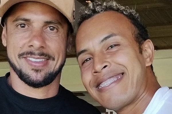 [Ex-jogador Cicinho curte o Litoral Norte da Bahia!]