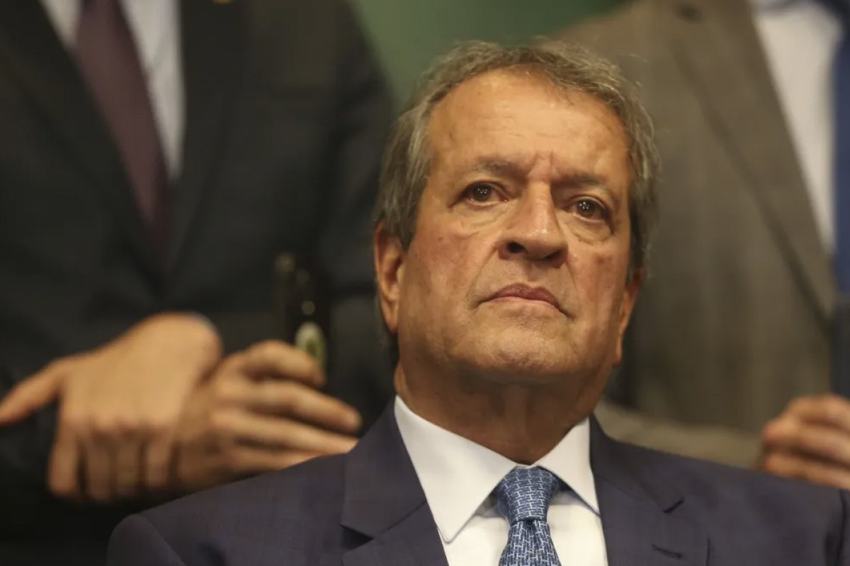Nove dirigentes partidários contrariam Valdemar e dizem não indicar emendas parlamentares