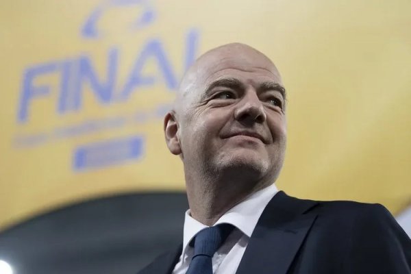 [Presidente da Fifa comunica desistência de projeto de privatização da Copa]