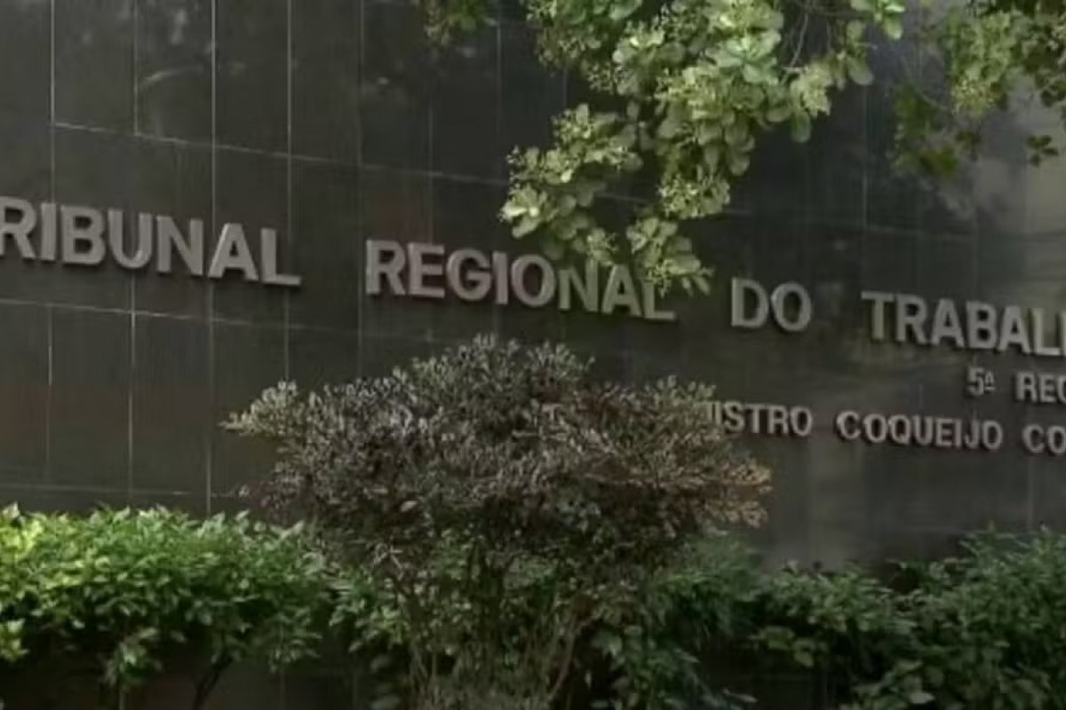 Funcionário de mercado alvo de injúria racial da gerente vai receber R$ 40 mil em indenização