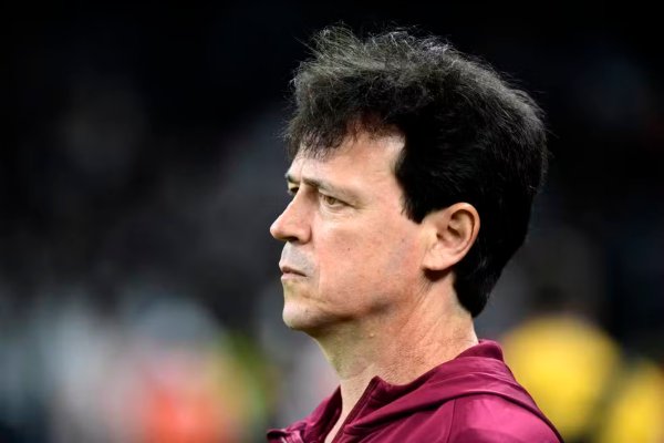 [STJD denuncia Diniz, que pode pegar três jogos de gancho no Corinthians]