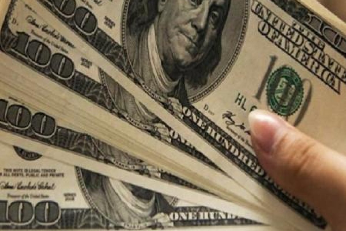 Dólar opera em alta e chega a R$ 5,20