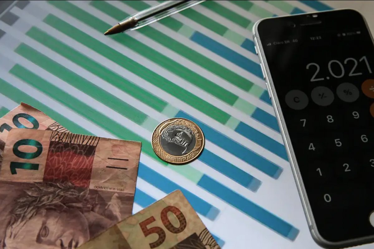 Pela 1ª vez desde março, mercado reduz expectativa para Selic em 2026