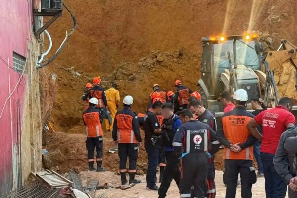 [Vídeo: Empresário e pedreiros morrem soterrados durante obra irregular no ES]